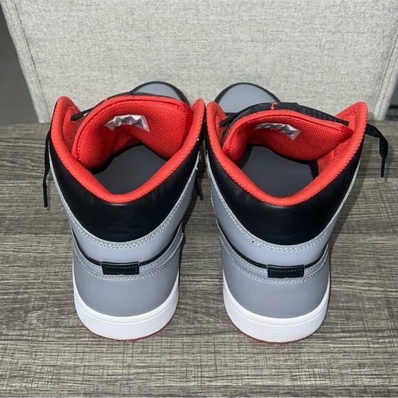 Men’s Size 12 Air Jordan 1 Mid 'Bred Shadow' WORN ONCE - Picture 6 of 9